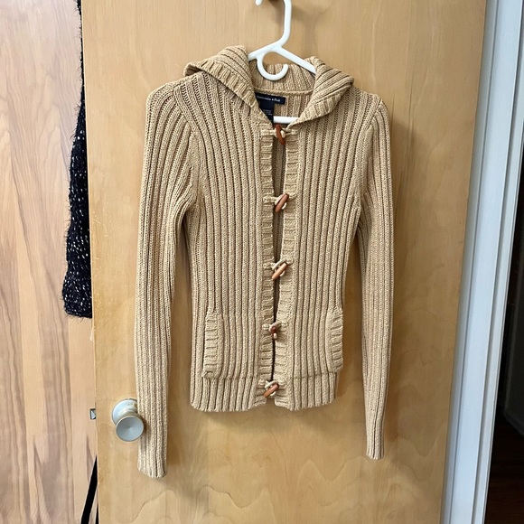 Abercrombie & Fitch tan sweater with toggle clasp M - Picture 2 of 8